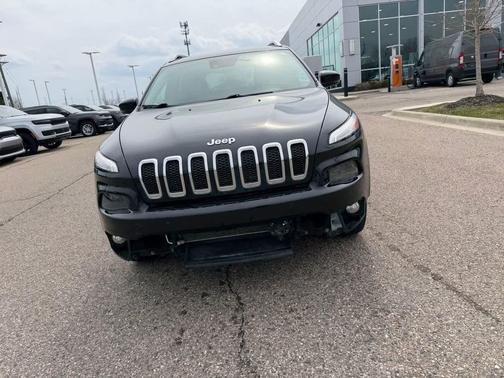 Diamond Black Crystal Pearlcoat 2018 Jeep Cherokee Overland