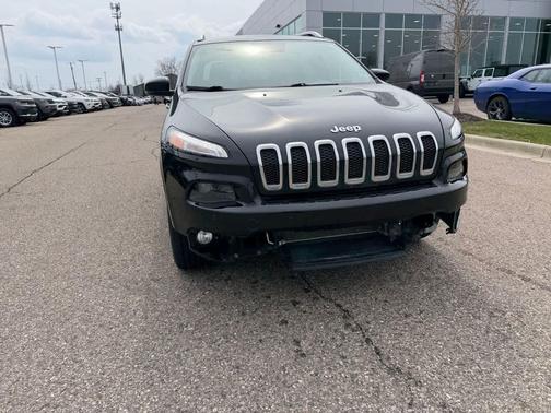 Diamond Black Crystal Pearlcoat 2018 Jeep Cherokee Overland