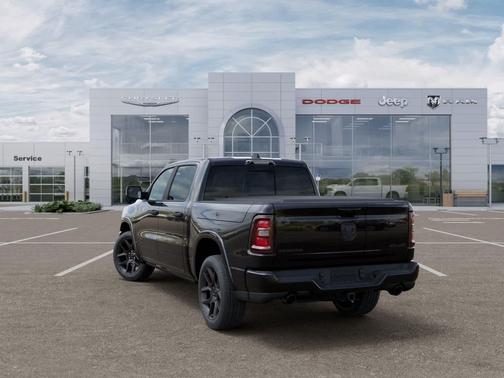 Diamond Black Crystal Pearlcoat 2026 RAM 1500 Laramie