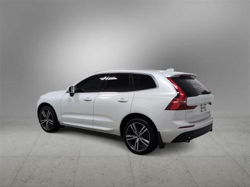 2021 Volvo XC60 T5 Momentum