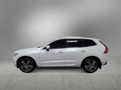 2021 Volvo XC60 T5 Momentum