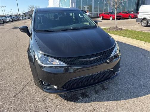 2020 Chrysler Pacifica Touring