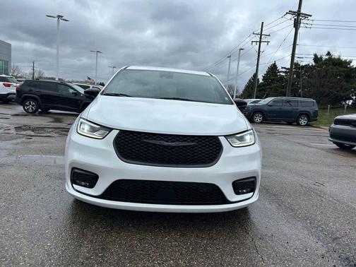 2024 Chrysler Pacifica Hybrid S Appearance Pkg