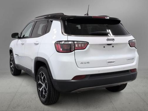 Bright White Clearcoat 2024 Jeep Compass Limited