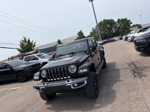 Black Clearcoat 2020 Jeep Gladiator Overland