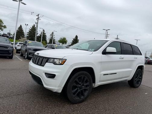 Bright White Clearcoat 2021 Jeep Grand Cherokee Laredo