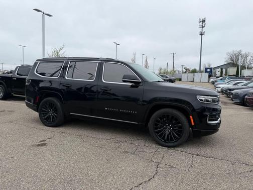 Diamond Black Crystal Pearlcoat 2022 Jeep Grand Wagoneer Series III 4x4