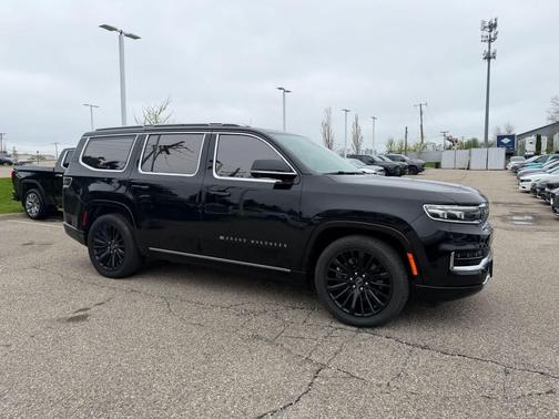 Diamond Black Crystal Pearlcoat 2022 Jeep Grand Wagoneer Series III 4x4