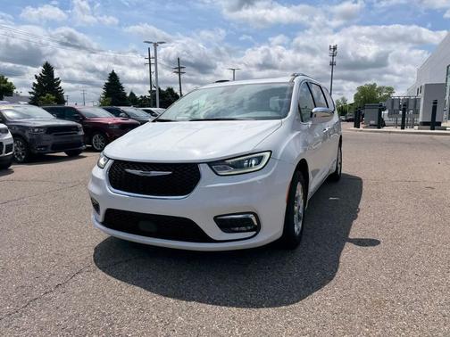 Bright White Clearcoat 2021 Chrysler Pacifica Limited