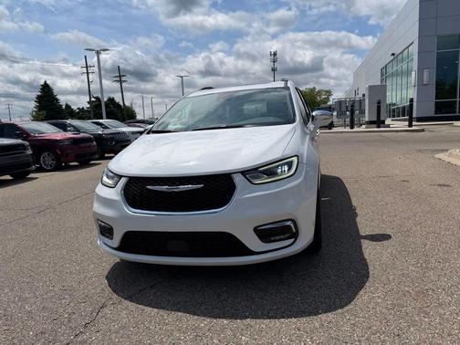 Bright White Clearcoat 2021 Chrysler Pacifica Limited