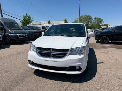 White Knuckle Clearcoat 2019 Dodge Grand Caravan SE