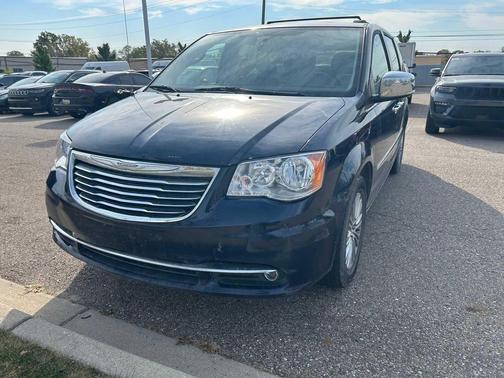 2016 Chrysler Town & Country Touring-L
