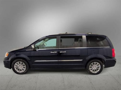 2016 Chrysler Town & Country Touring-L