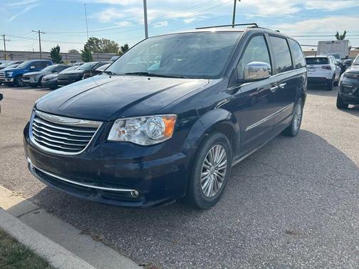 2016 Chrysler Town & Country Touring-L