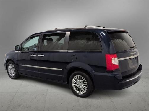 2016 Chrysler Town & Country Touring-L
