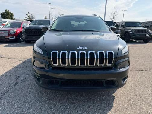 Brilliant Black Crystal Pearlcoat 2015 Jeep Cherokee Latitude