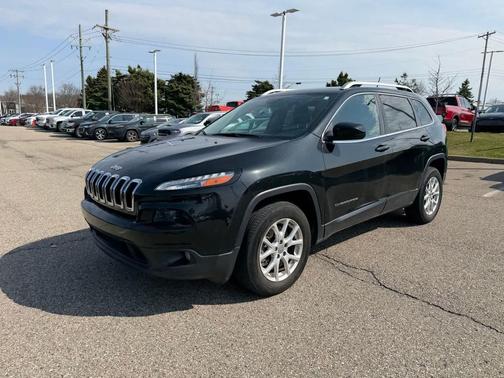 Brilliant Black Crystal Pearlcoat 2015 Jeep Cherokee Latitude