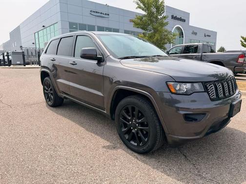 Granite Crystal Metallic Clearcoat 2019 Jeep Grand Cherokee Altitude