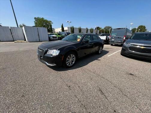 2023 Chrysler 300 Touring