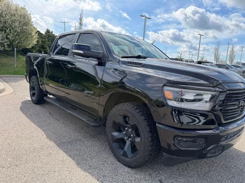 Diamond Black Crystal Pearlcoat 2019 RAM 1500 Big Horn