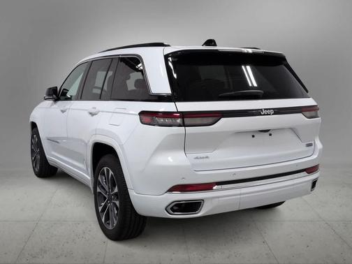 Bright White Clearcoat 2024 Jeep Grand Cherokee Overland