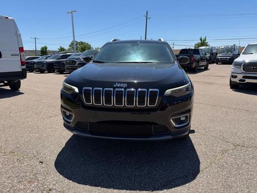 Diamond Black Crystal Pearlcoat 2019 Jeep Cherokee Limited