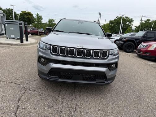 Billet Silver Metallic Clearcoat 2023 Jeep Compass Limited
