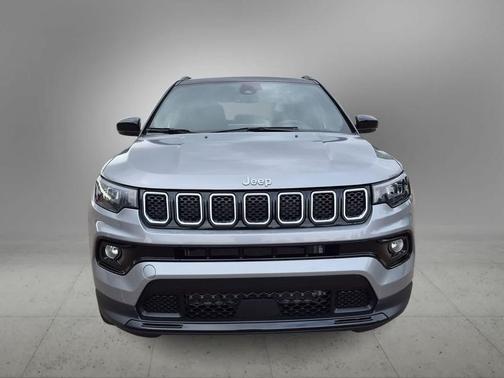 Billet Silver Metallic Clearcoat 2023 Jeep Compass Limited