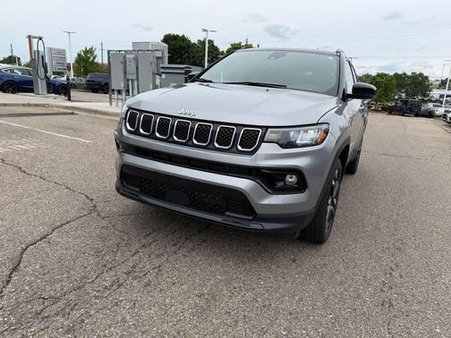 Billet Silver Metallic Clearcoat 2023 Jeep Compass Limited