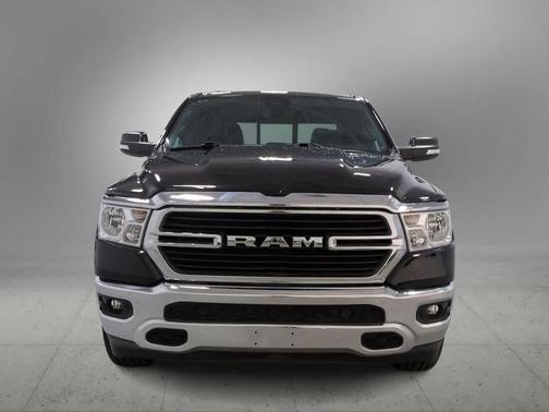 Diamond Black Crystal Pearlcoat 2021 RAM 1500 Big Horn/Lone Star