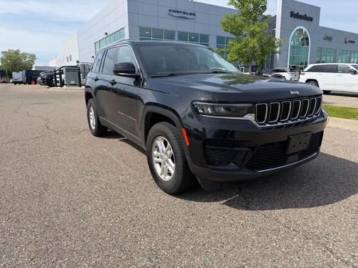 Diamond Black Crystal Pearlcoat 2023 Jeep Grand Cherokee Laredo