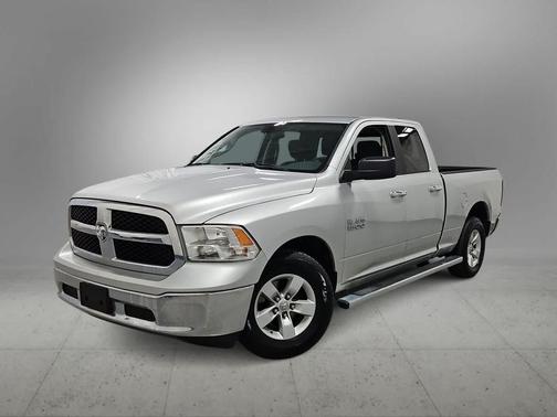 Bright Silver Metallic Clearcoat 2017 RAM 1500 SLT