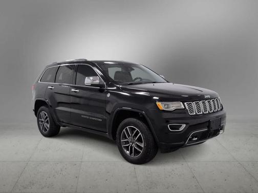 Diamond Black Crystal Pearlcoat 2019 Jeep Grand Cherokee Overland