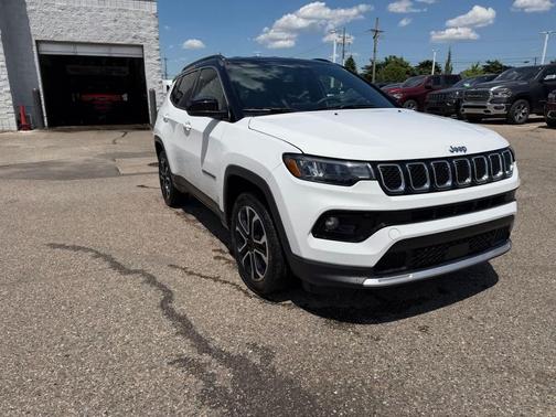 Bright White Clearcoat 2023 Jeep Compass Limited