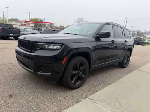 Diamond Black Crystal Pearlcoat 2022 Jeep Grand Cherokee L Altitude