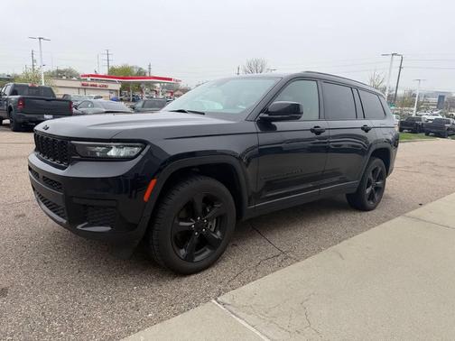 Diamond Black Crystal Pearlcoat 2022 Jeep Grand Cherokee L Altitude