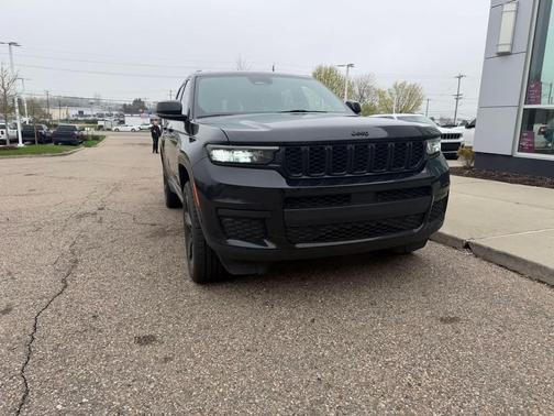 Diamond Black Crystal Pearlcoat 2022 Jeep Grand Cherokee L Altitude