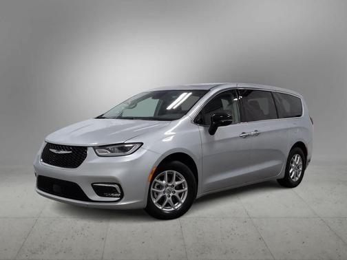 Silver Mist Clearcoat 2024 Chrysler Pacifica Touring L