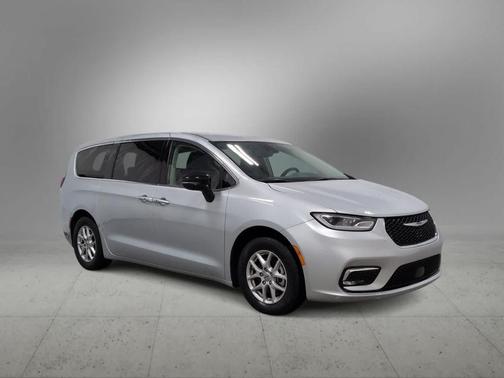 Silver Mist Clearcoat 2024 Chrysler Pacifica Touring L