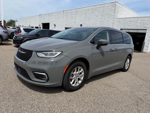 Ceramic Gray Clearcoat 2023 Chrysler Pacifica Touring L