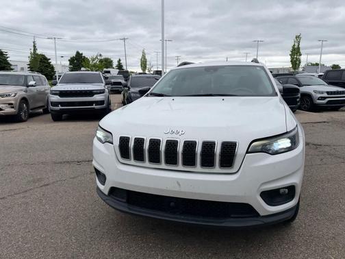 Bright White Clearcoat 2022 Jeep Cherokee Latitude Lux