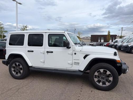 Bright White Clearcoat 2021 Jeep Wrangler Unlimited Sahara