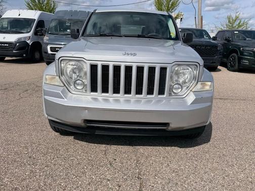 Bright Silver Metallic Clearcoat 2009 Jeep Liberty Sport