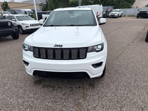 2022 Jeep Grand Cherokee Laredo