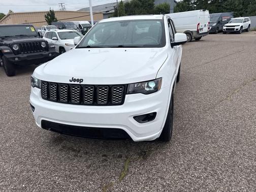 2022 Jeep Grand Cherokee Laredo