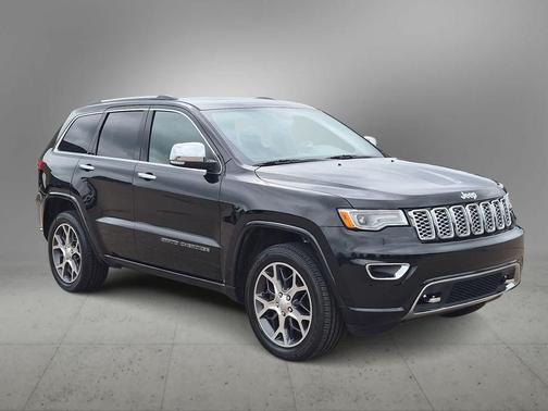 Diamond Black Crystal Pearlcoat 2019 Jeep Grand Cherokee Overland