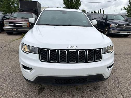 Bright White Clearcoat 2021 Jeep Grand Cherokee Laredo