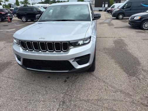 2024 Jeep Grand Cherokee Laredo