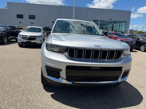 Silver Zynith 2023 Jeep Grand Cherokee L Laredo