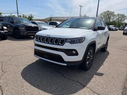 Bright White Clearcoat 2023 Jeep Compass Limited